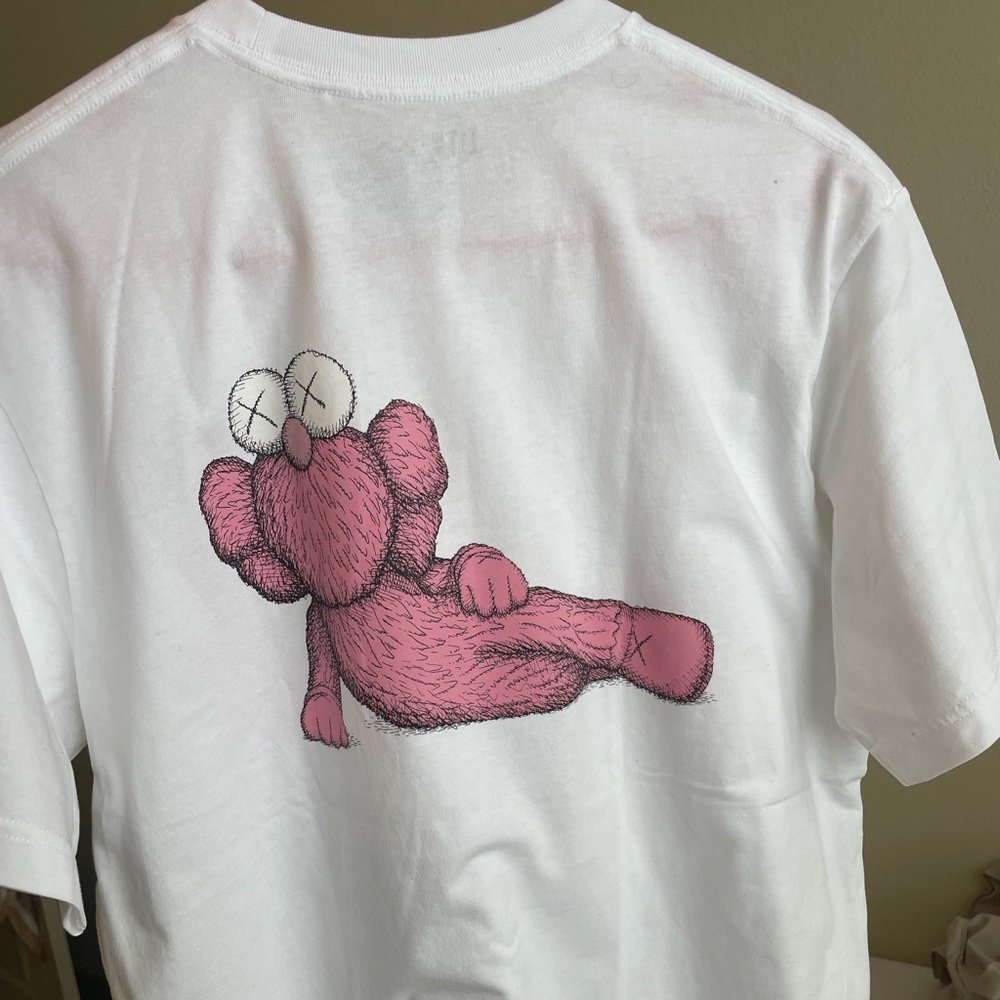 KAWS xx Tshirt (brand new original tags)
